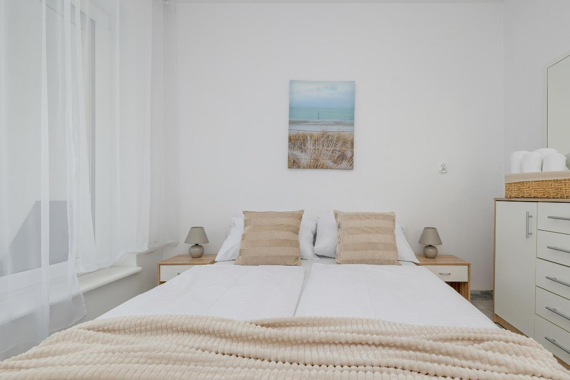 Family Apartments Herberta With Terrace And Parking By Rent Like Home 斯维诺乌伊希切 外观 照片
