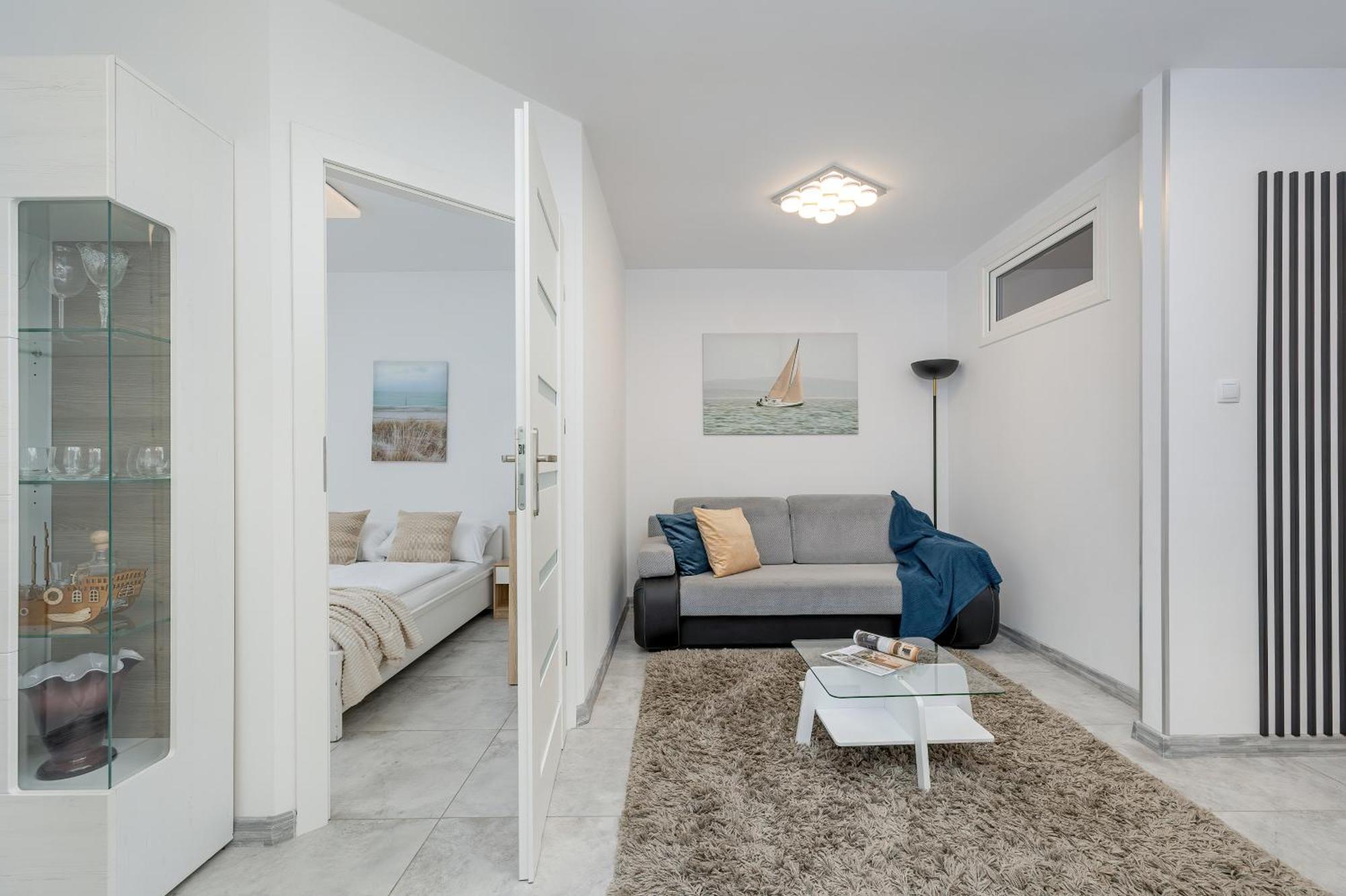 Family Apartments Herberta With Terrace And Parking By Rent Like Home 斯维诺乌伊希切 外观 照片
